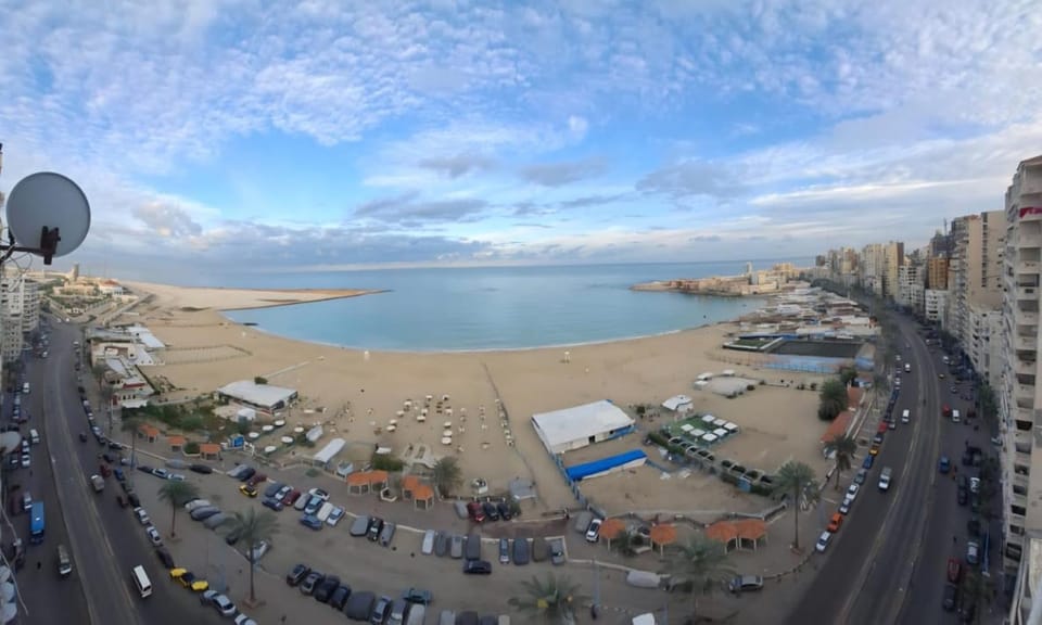 Day, Neighbourhood, Natural landscape, Bird's eye view, Beach, City view, Sea view, Street view, Location, Parking