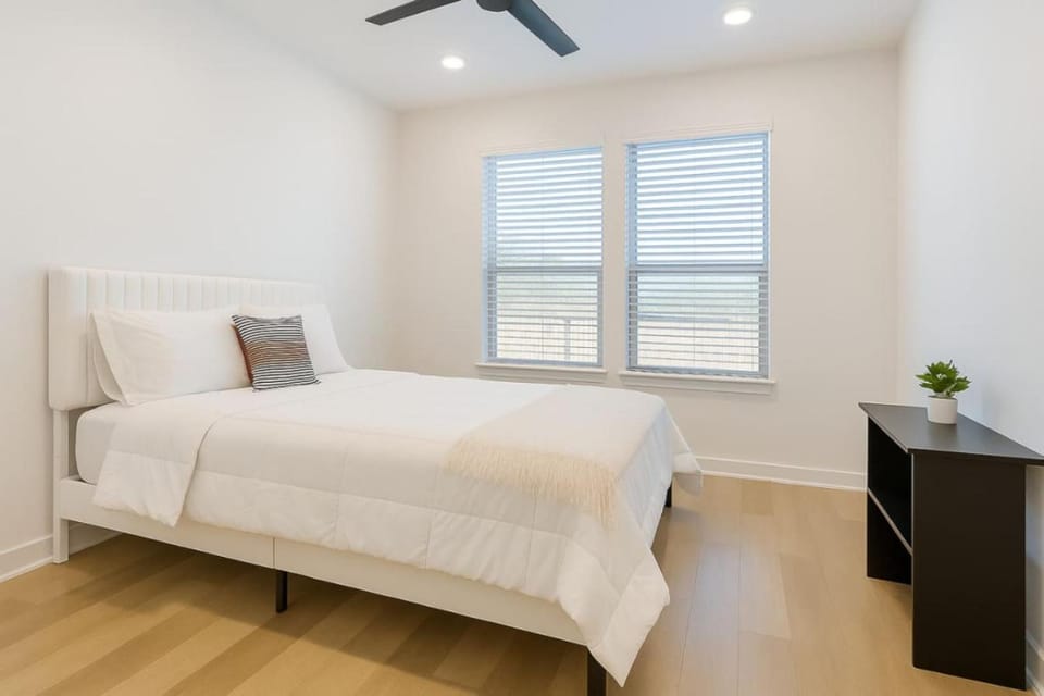 Relaxing 1BR escape worker friendly A plus Location Apartment in Sherman