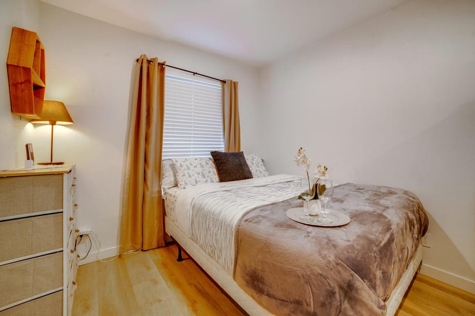 Nurse-Ready Rental 10 Mi to Dtwn Riverside! Apartment in Moreno Valley