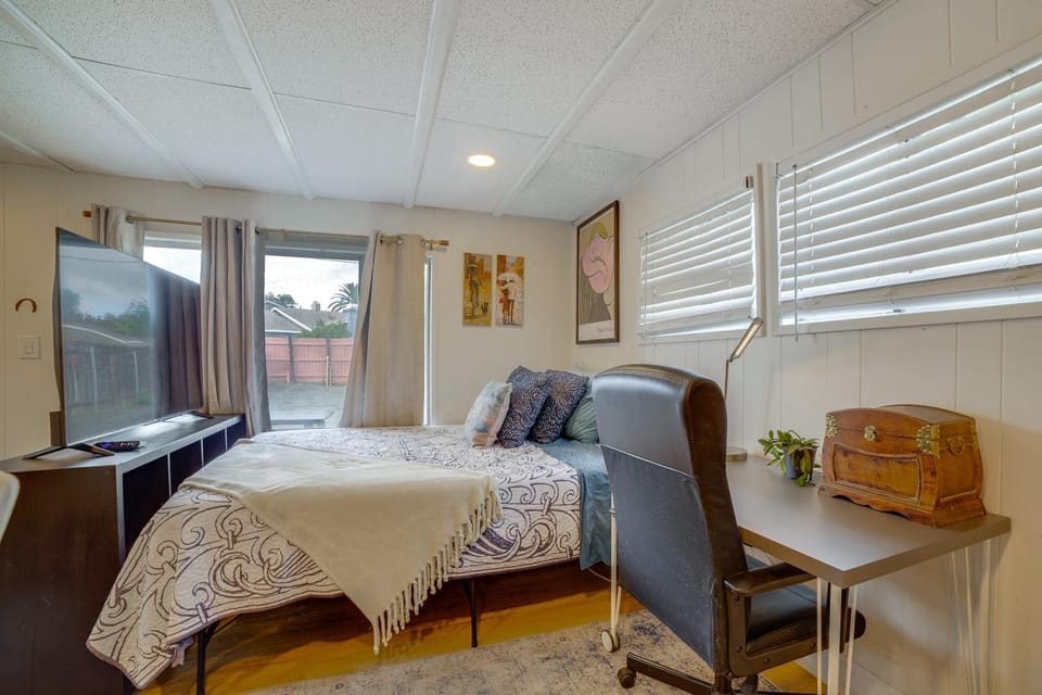 5 Mi to Dtwn Riverside & Hospital! Remote-Work Hub Apartment in Riverside