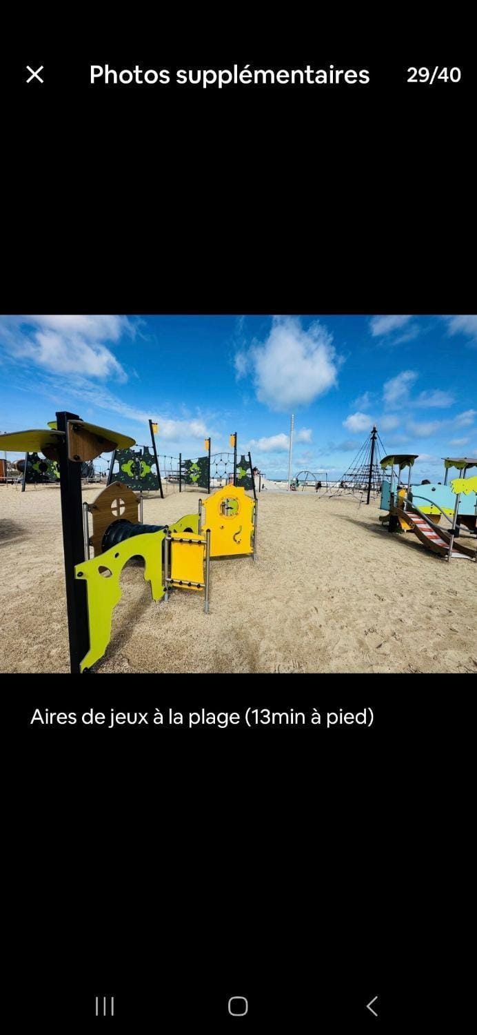 Le carpe diem bateau chauffe toute l'année Docked boat in Calais