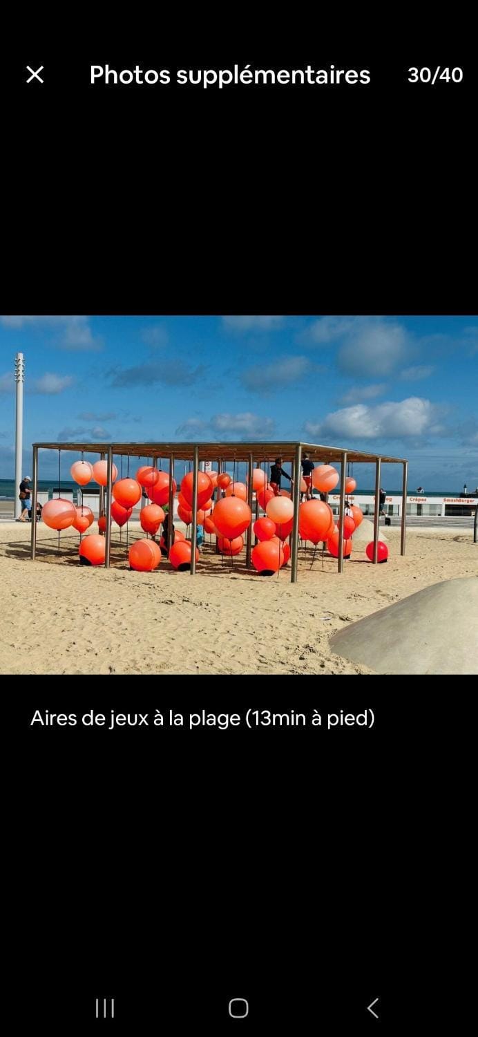 Le carpe diem bateau chauffe toute l'année Docked boat in Calais