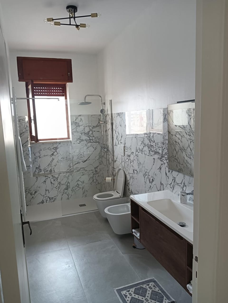 Shower, Toilet, Bathroom, bidet, towels