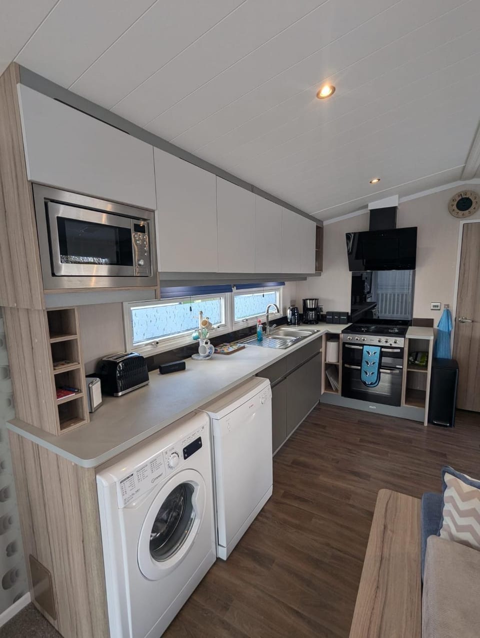 Kitchen or kitchenette, dishwasher, oven, pet friendly, stove