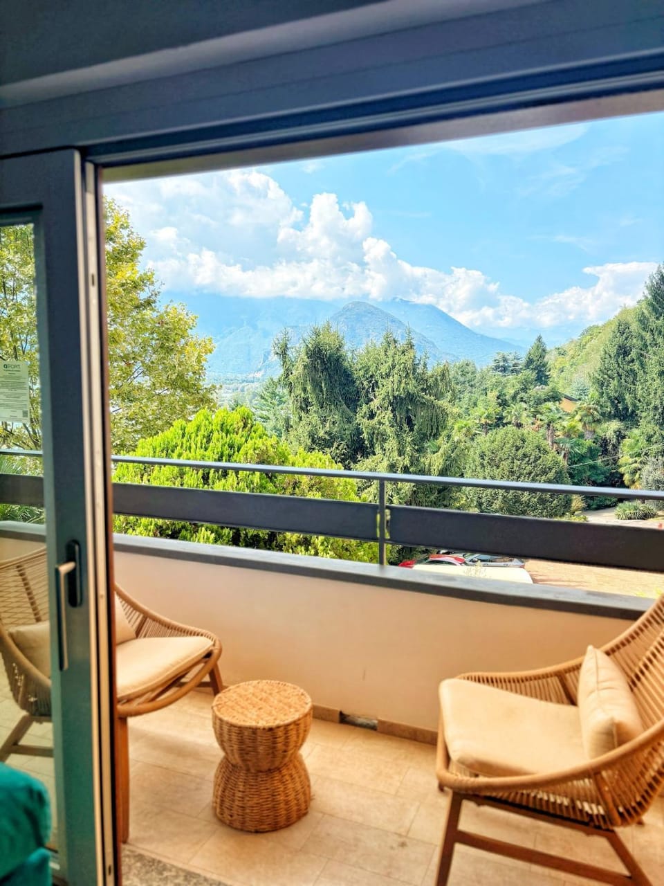 Balcony/Terrace, Mountain view