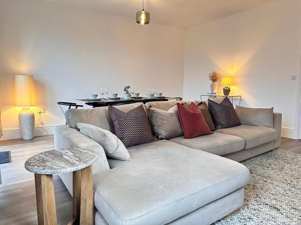 Urban Luxury Escape in Oxford City House in Oxford
