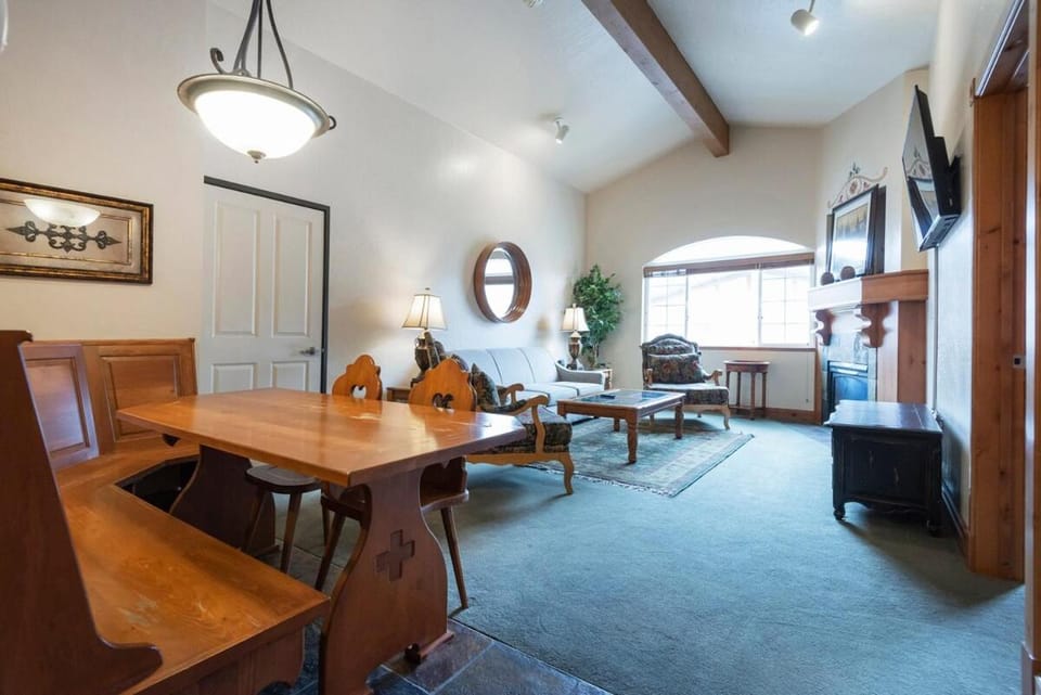Swiss-Inspired 2B2B Villa in Downtown Midway - 7476 Villa in Midway