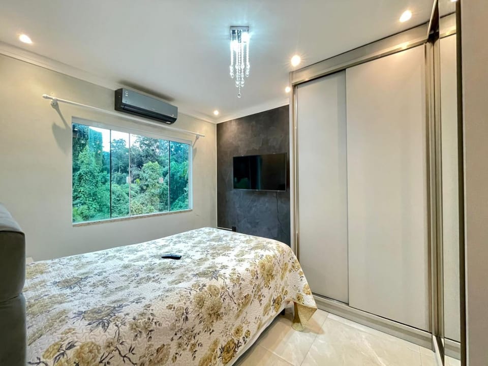 Bed, TV and multimedia, Bedroom, wardrobe, air conditioner