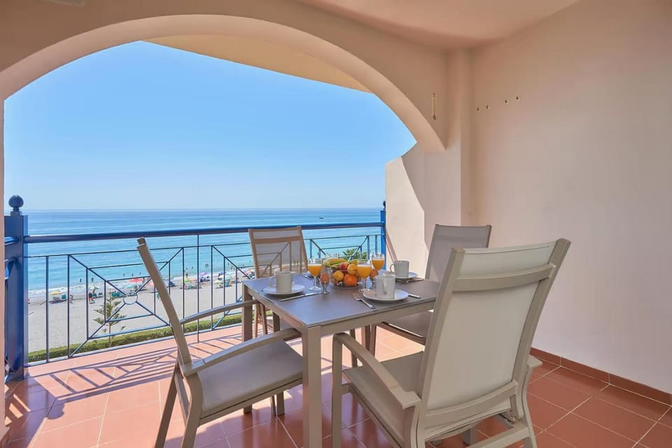 Jardines Beach Front Apartment in Río de Torrox