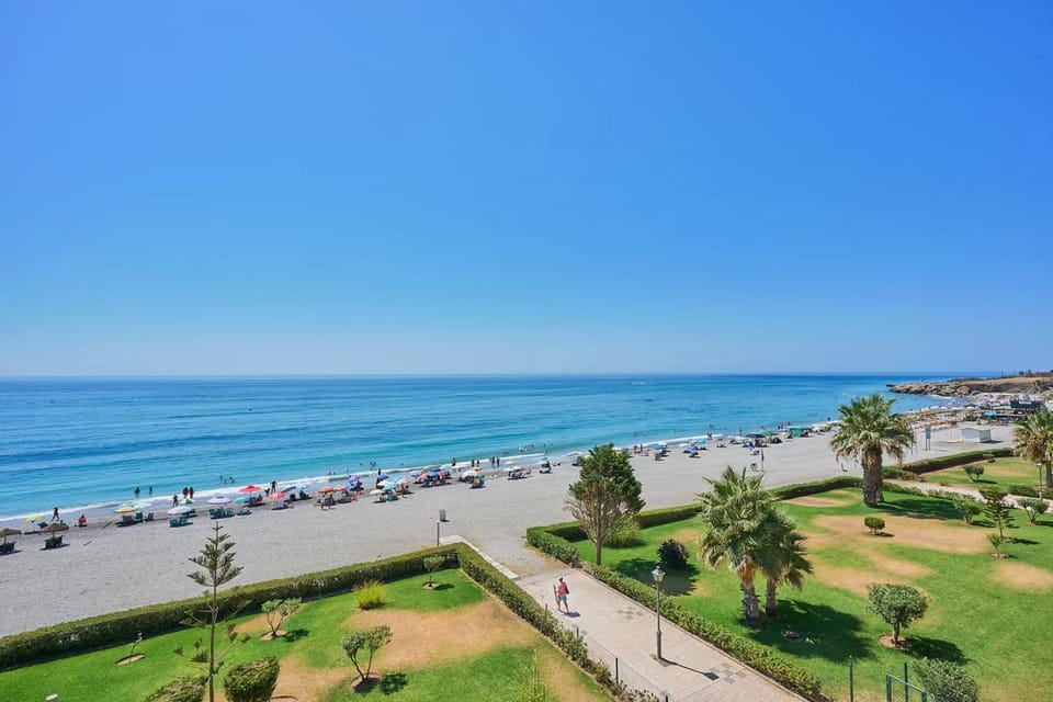 Jardines Beach Front Apartment in Río de Torrox