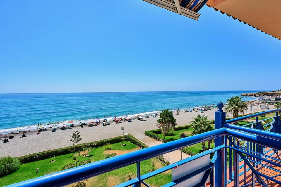 Jardines Beach Front Apartment in Río de Torrox