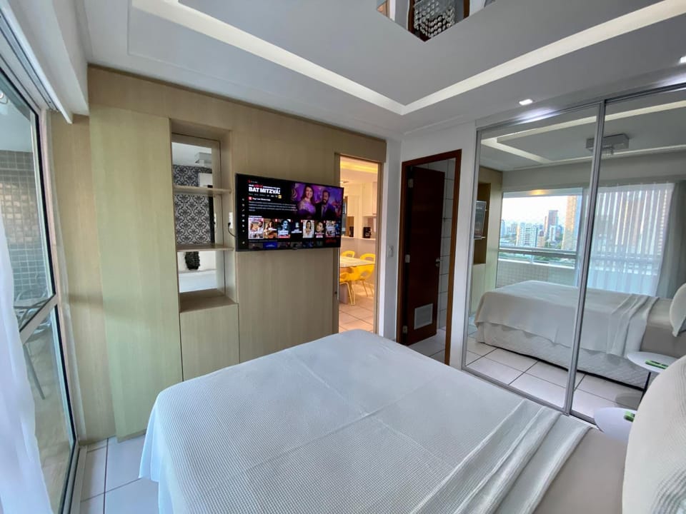 Bed, TV and multimedia, Bedroom