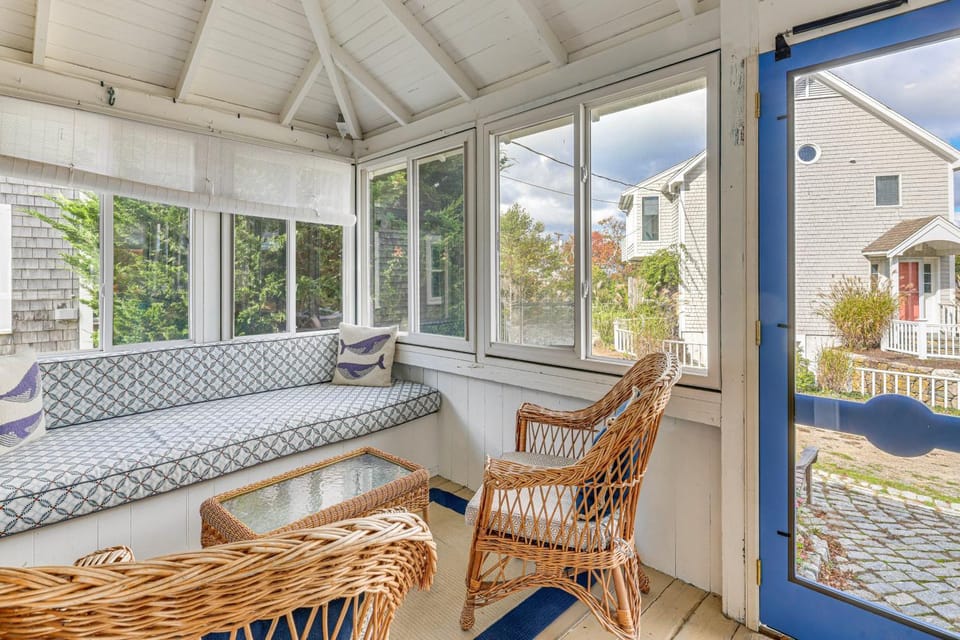 Steps to Beach: Timeless Lower Cape Cottage House in Brewster