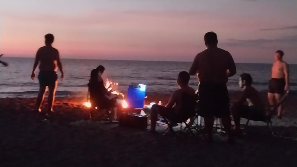 Beachfront AC Cave Cabin for 10pax Cabin in La Union