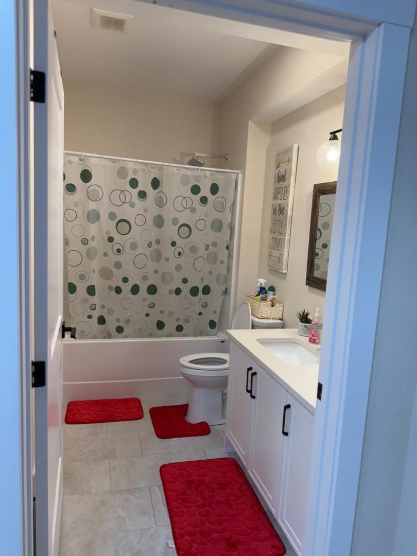Shower, Toilet, Bathroom, Bath, towels