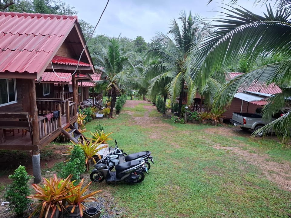 Fadel Bungalow ฟาดิลบังกะโล Villa in Krabi Changwat