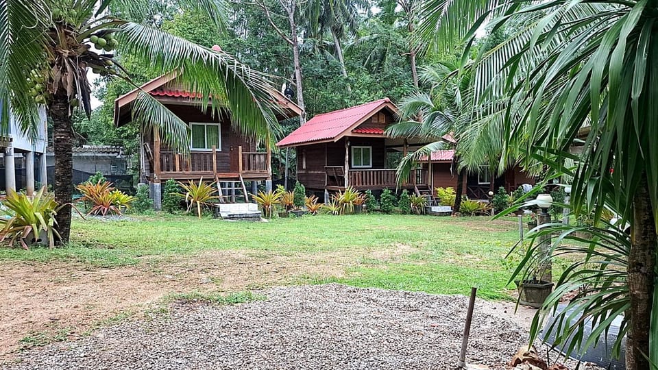 Fadel Bungalow ฟาดิลบังกะโล Villa in Krabi Changwat