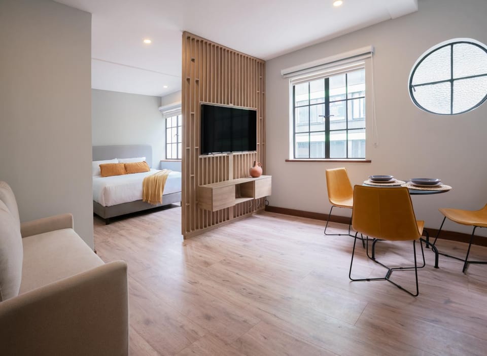 Bed, TV and multimedia, Living room, Photo of the whole room, Bedroom