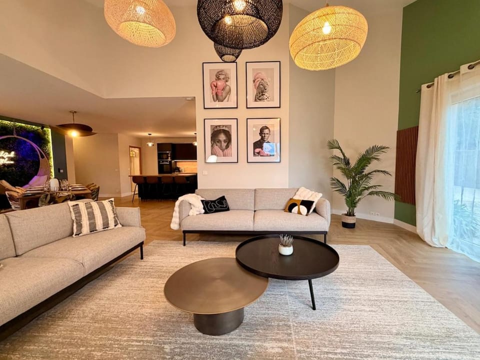 TV and multimedia, Living room, Seating area