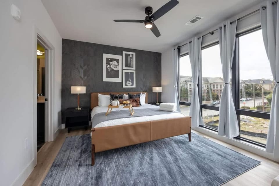 Symphony - Odyssey - Mins to Broadway - Pool & Gym House in Nashville