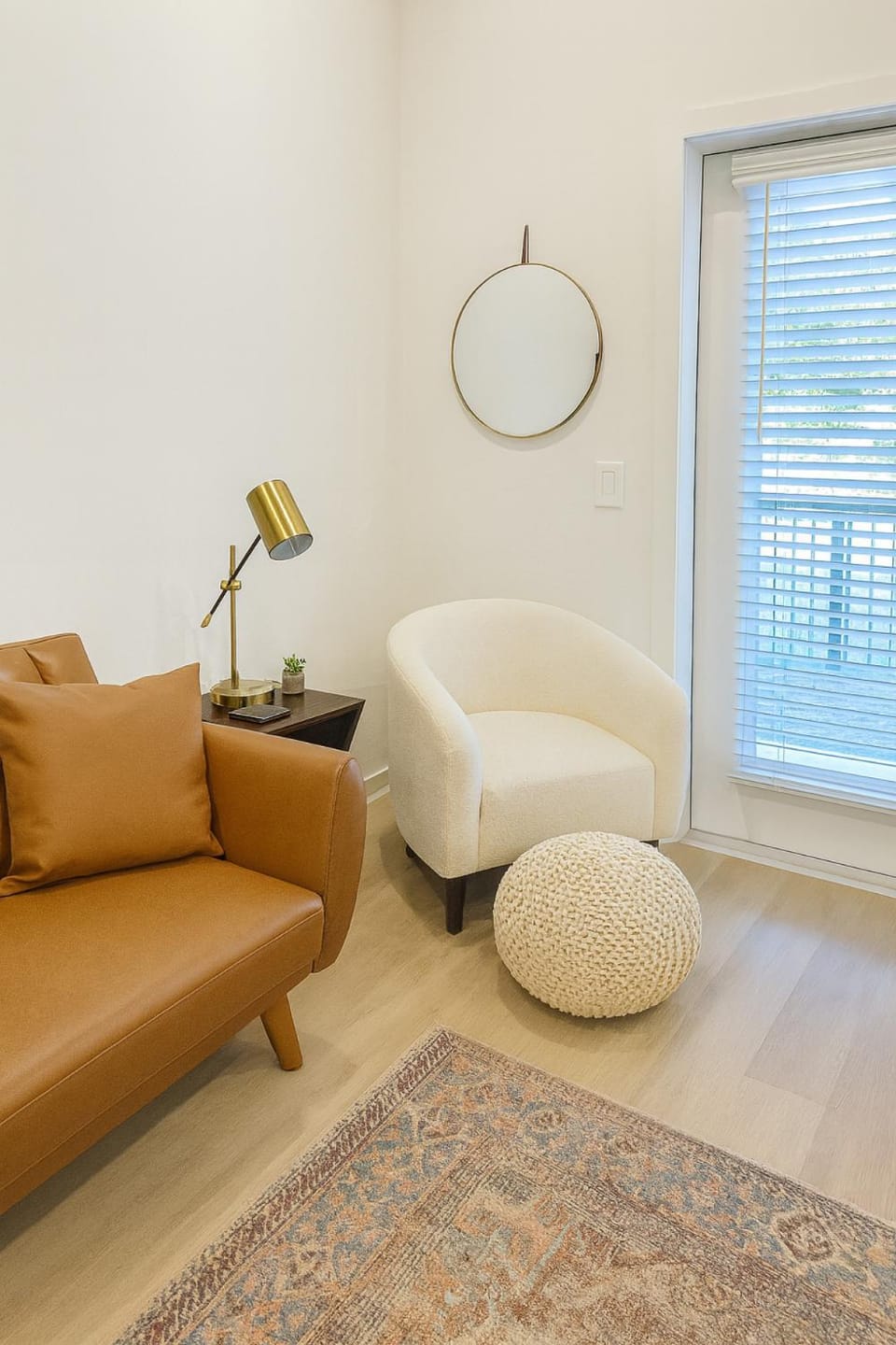 Worker friendly A plus Location Warm and Cozy Apartment in Sherman