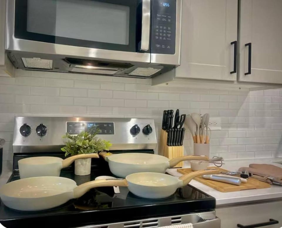WorkerFriendly Gym Pool WasherDryer A plus Location Apartment in Sherman