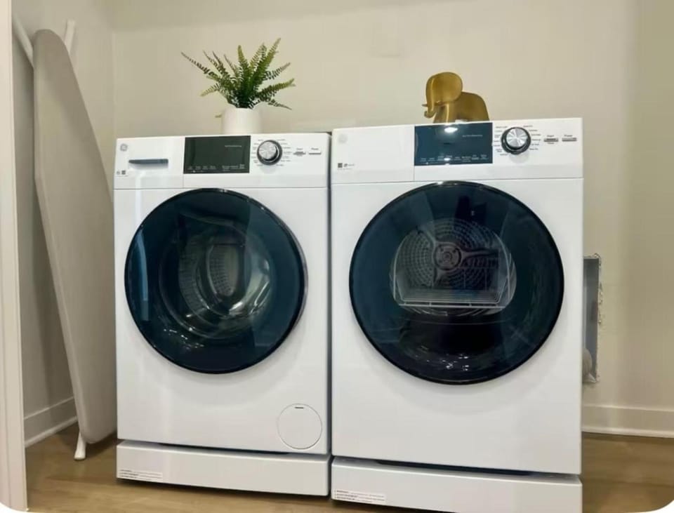 WorkerFriendly Gym Pool WasherDryer A plus Location Apartment in Sherman