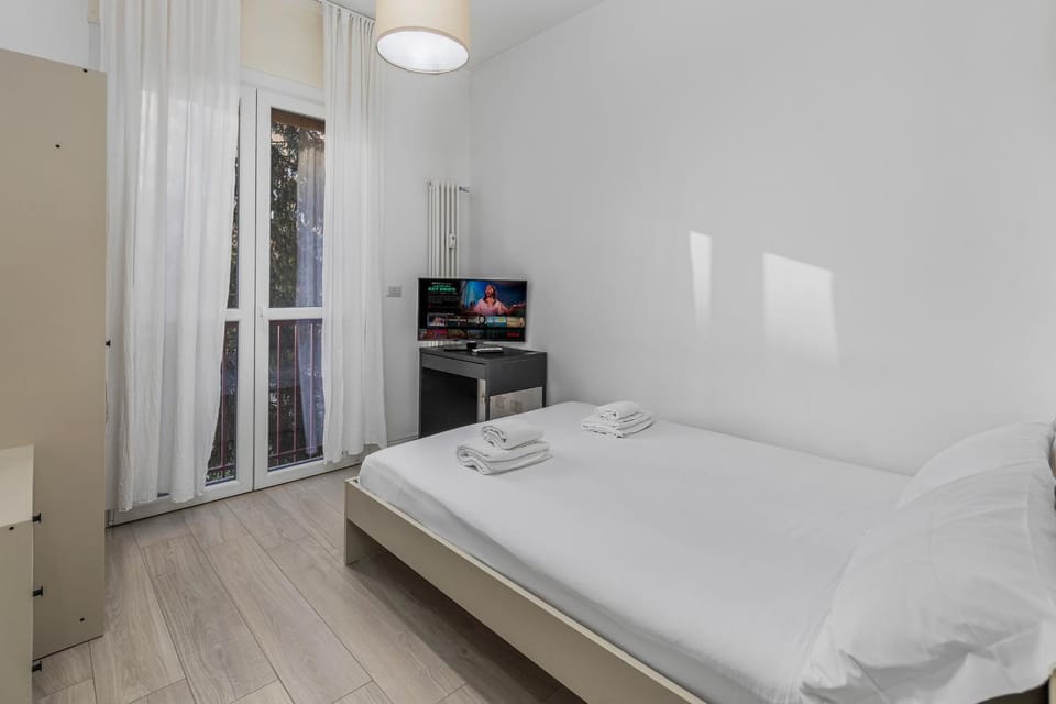 4 min to Metro - 8 min to LIN Airport - University area Apartment in Milan