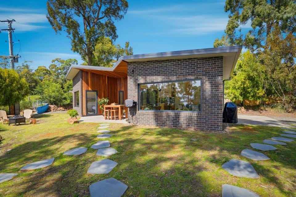 Tranquility Base - 1 Bedroom Cabin - Oceanview Cabin in Tasmania