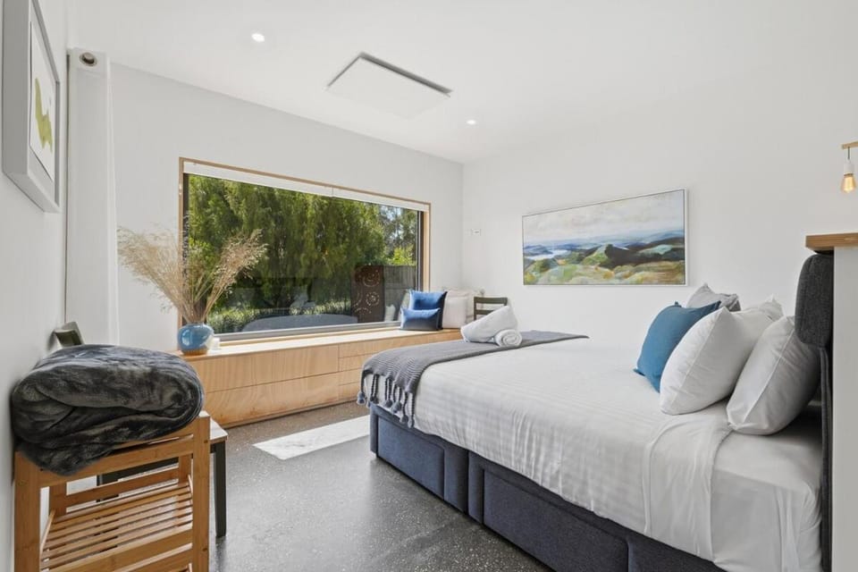 Tranquility Base - 1 Bedroom Cabin - Oceanview Cabin in Tasmania