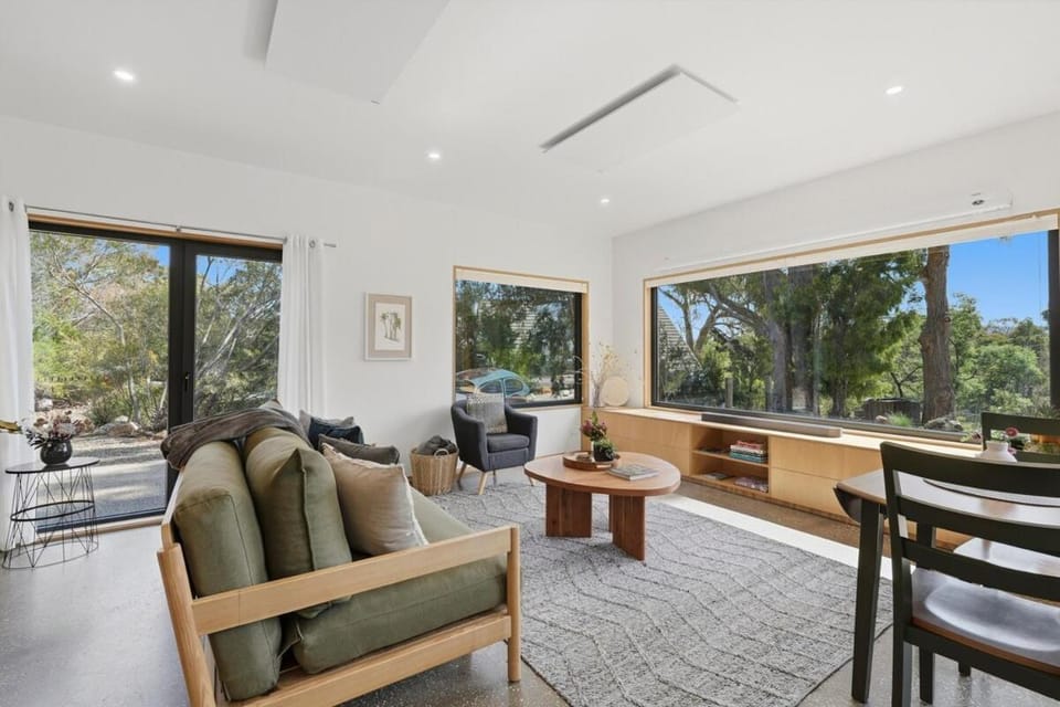 Tranquility Base - 1 Bedroom Cabin - Oceanview Cabin in Tasmania