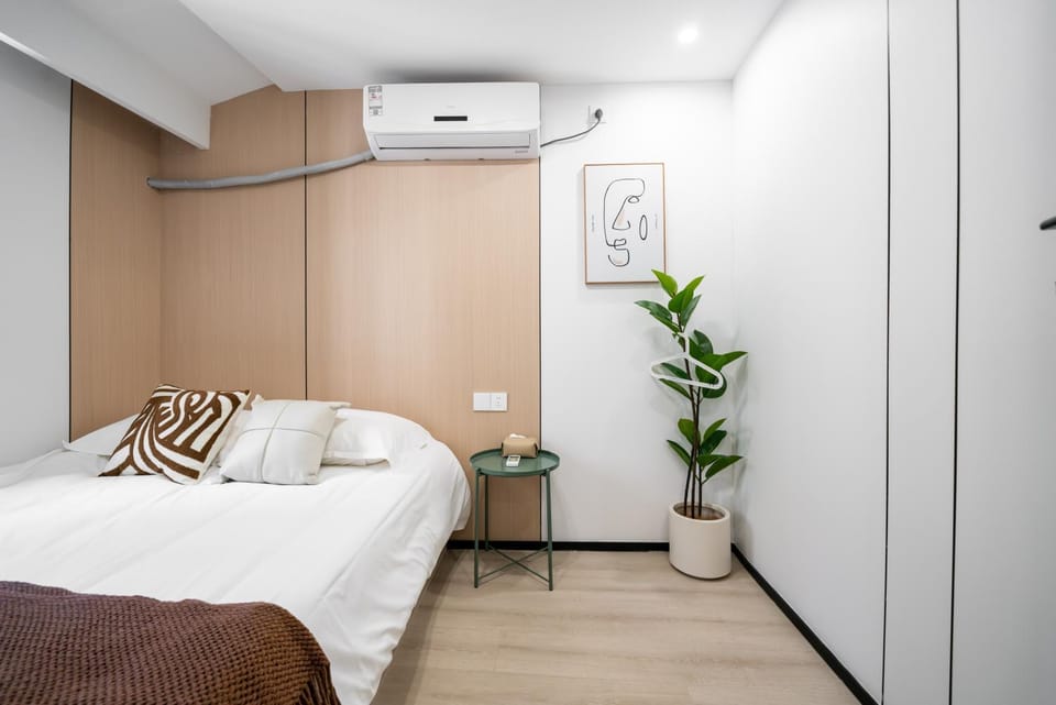 HuaXi - Refined Gentle Lane House Apartment in Shanghai