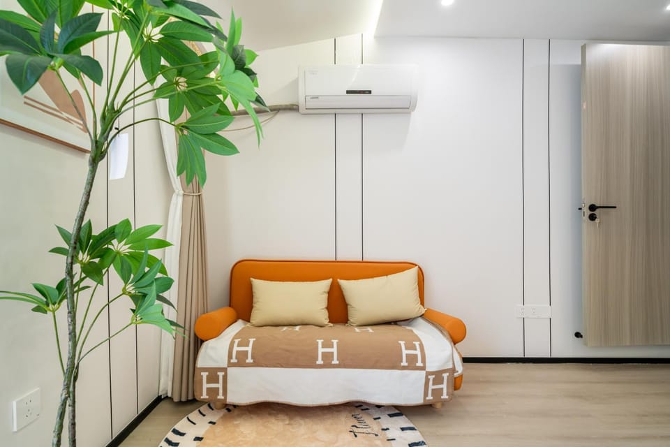HuaXi - Refined Gentle Lane House Apartment in Shanghai