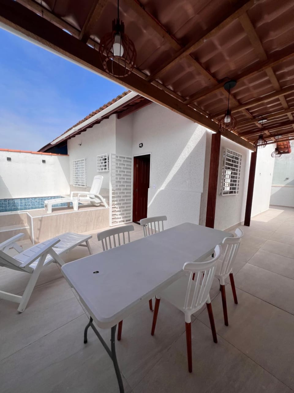 Patio, Day, Seating area, Dining area, sunbed