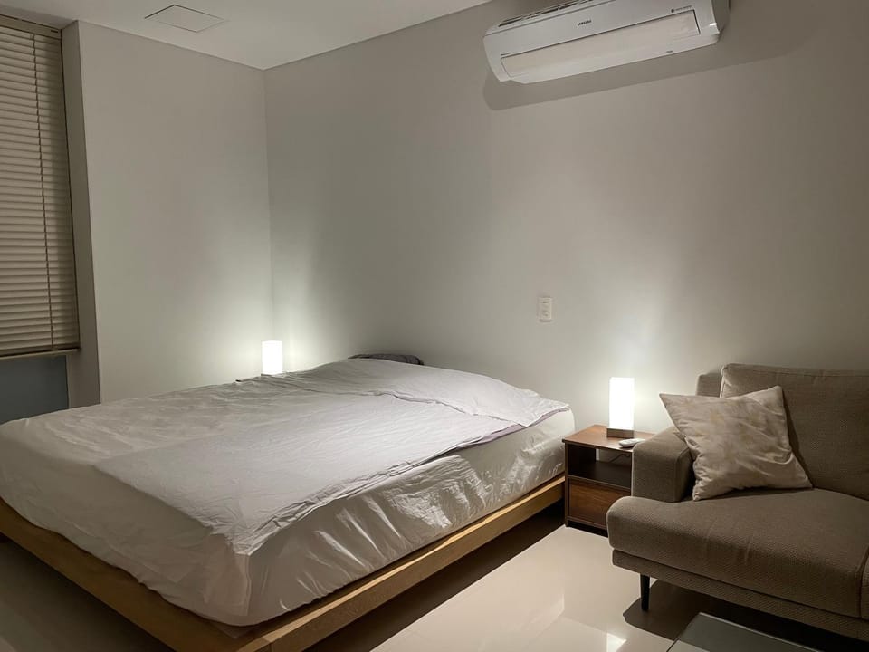 Bedroom, air conditioner