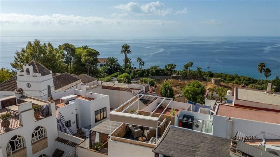 Charming 2BR Getaway in Maro- Newly renovated Apartment in Axarquía