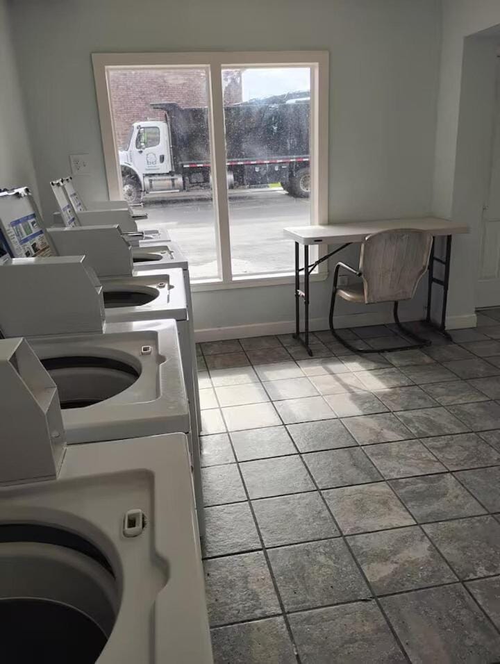 Gated - 1 King Bed 1 Bath Apt with Full Kitchen 103 Apartment in Baton Rouge