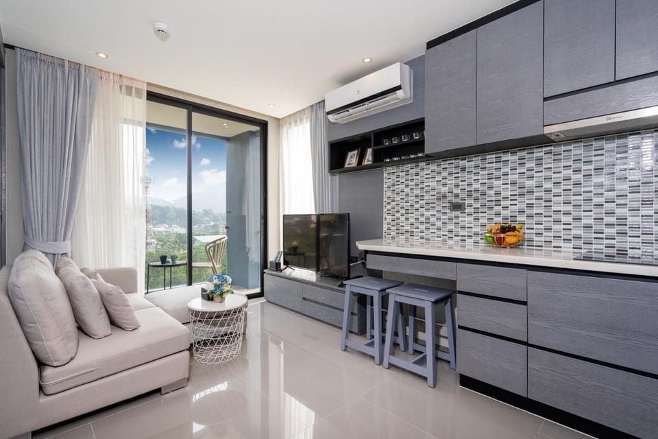 Kitchen or kitchenette, Living room, Dining area, air conditioner