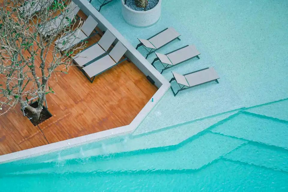 Balcony/Terrace, Pool view, Swimming pool, sunbed