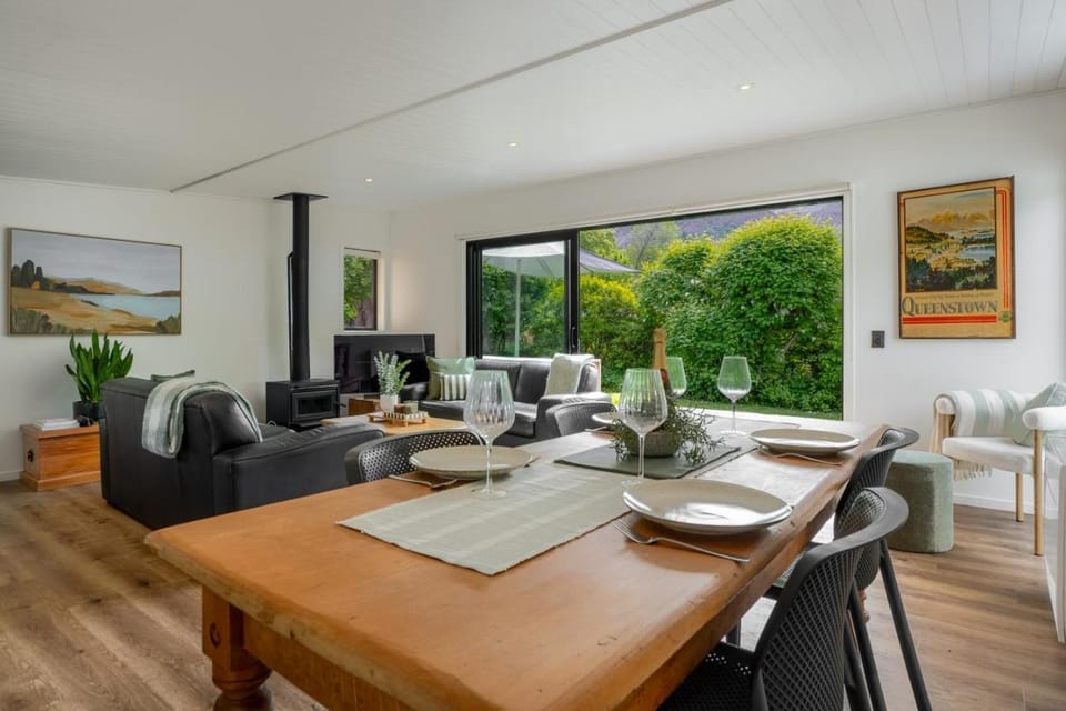 Sun-Filled 2BR Home In The Heart Of Arrowtown House in Arrowtown