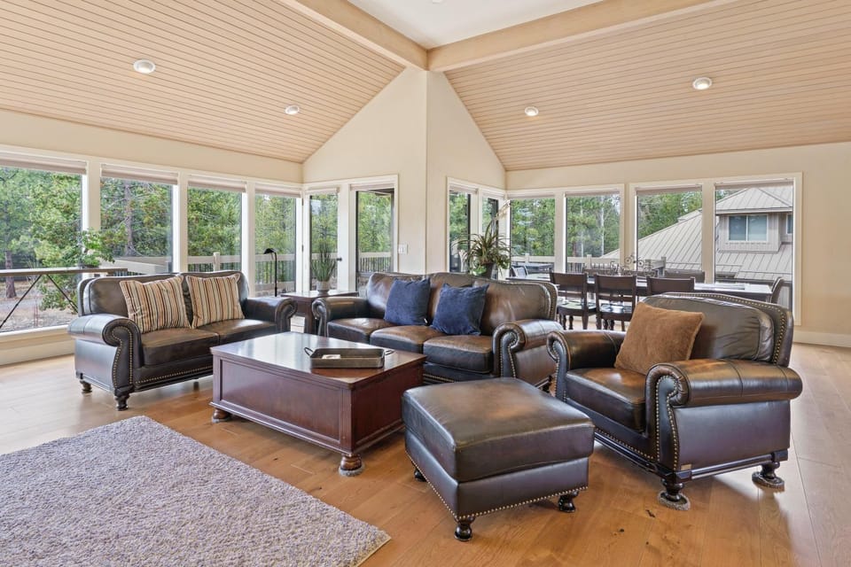 Elegant Family Retreat with Hot Tub House in Sunriver