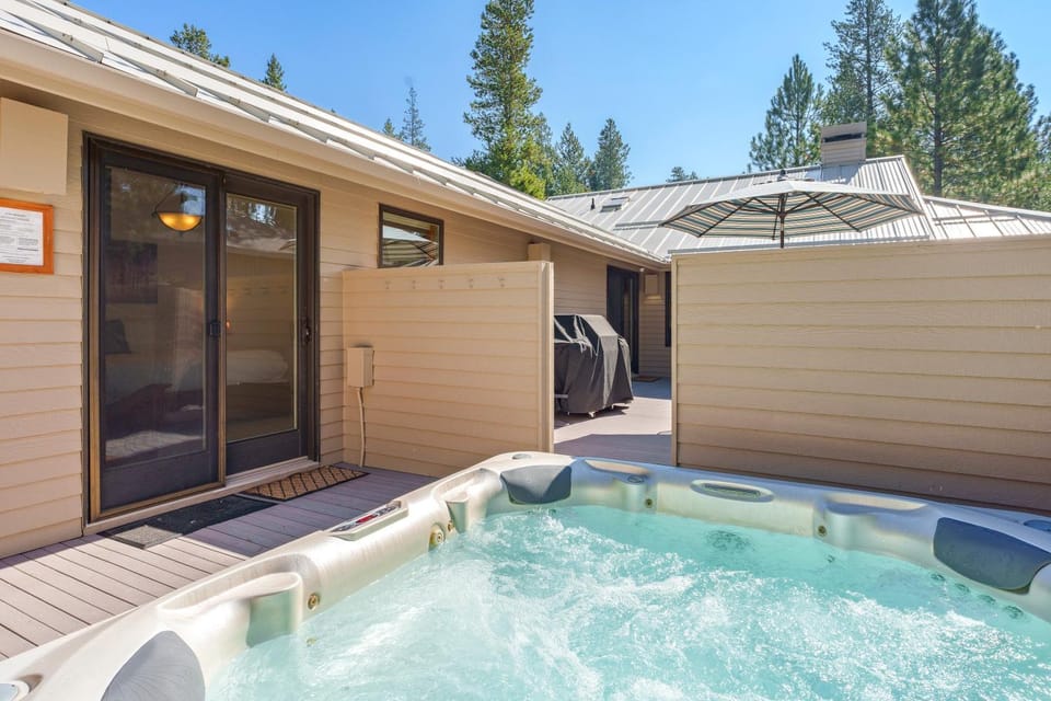 Charming Hot Tub Home near SHARC House in Sunriver