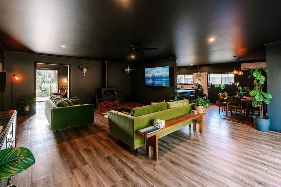 Black Diamond - Pet Friendly, Magnesium Spa House in Porepunkah