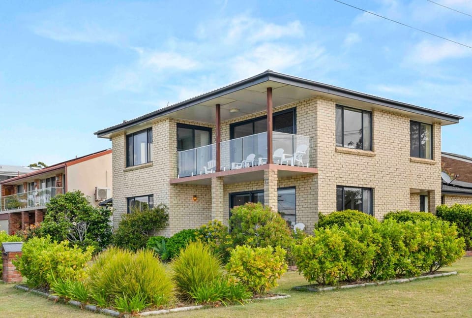 Summer-Salt by Experience Jervis Bay House in Vincentia