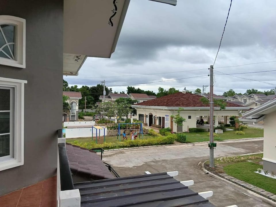 Neighbourhood, Fitness centre/facilities, Swimming pool