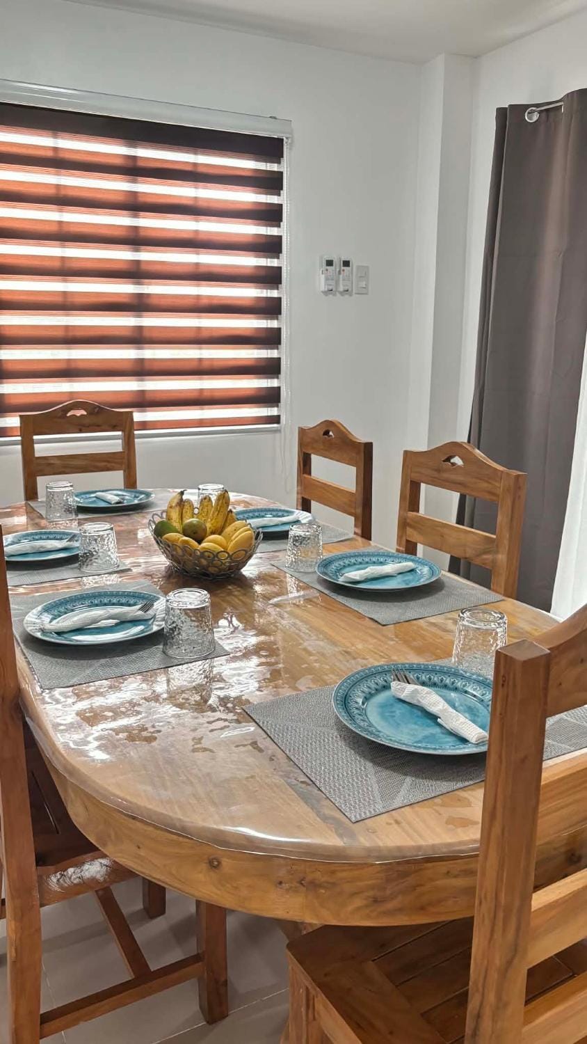 Seating area, Dining area