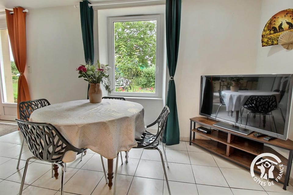 Sous le noyer House in Plouha