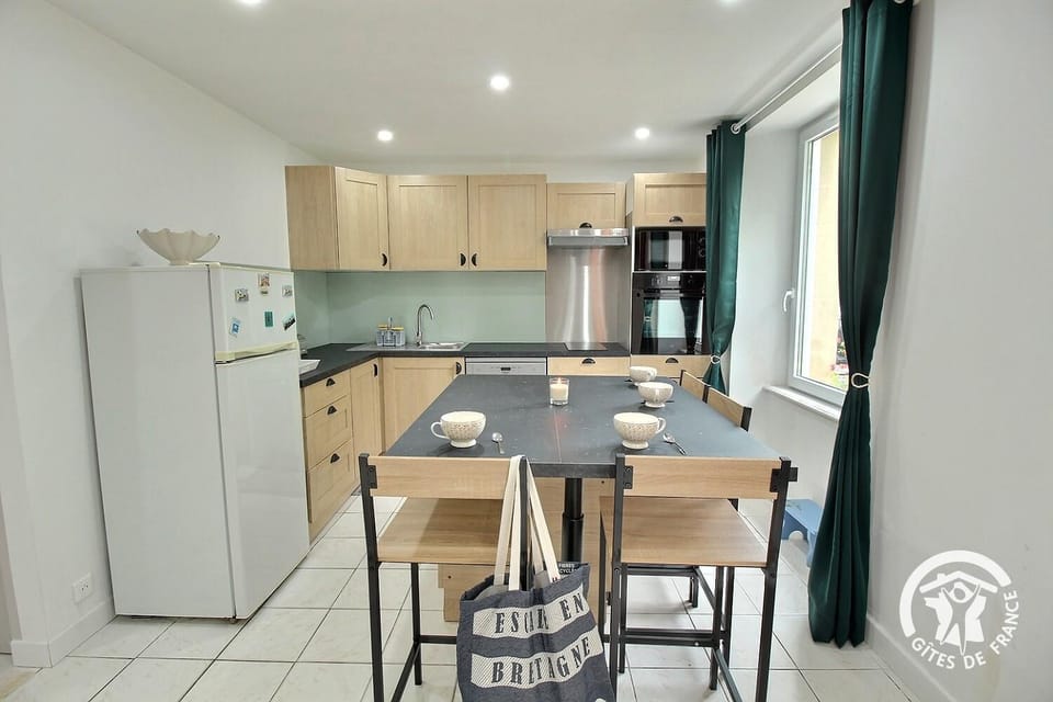 Sous le noyer House in Plouha