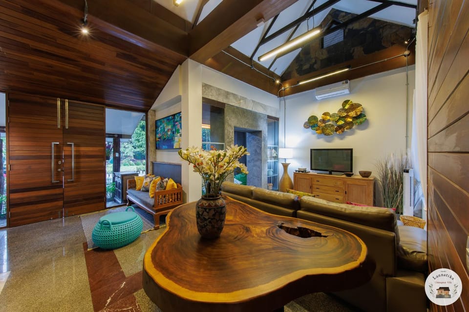 TV and multimedia, Living room, Evening entertainment