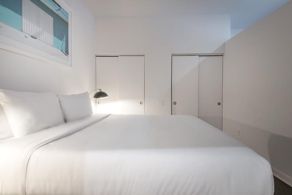 Historic Old Montreal Stay - Iconic Location Apartment in Montreal